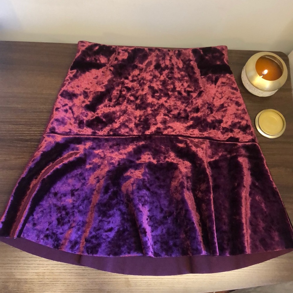 Velvet mini skirt with ruffle